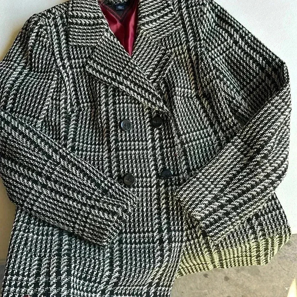 Tommy Hilfiger - Picture 1 of 5